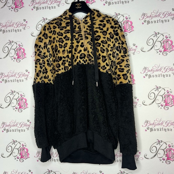 Tops - Cheetah fleece pull over hoodie half zip soft Sherpa style sweater.